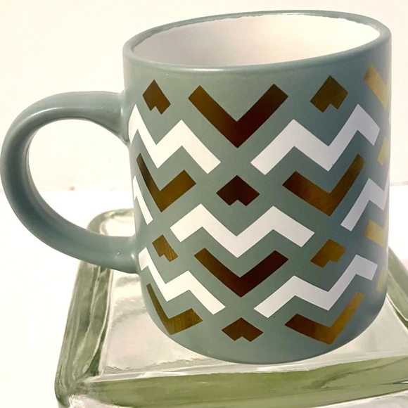 Thyme & Table Stoneware Mug Metallic Gold & White Chevron Modern Design 16oz - Picture 2 of 7